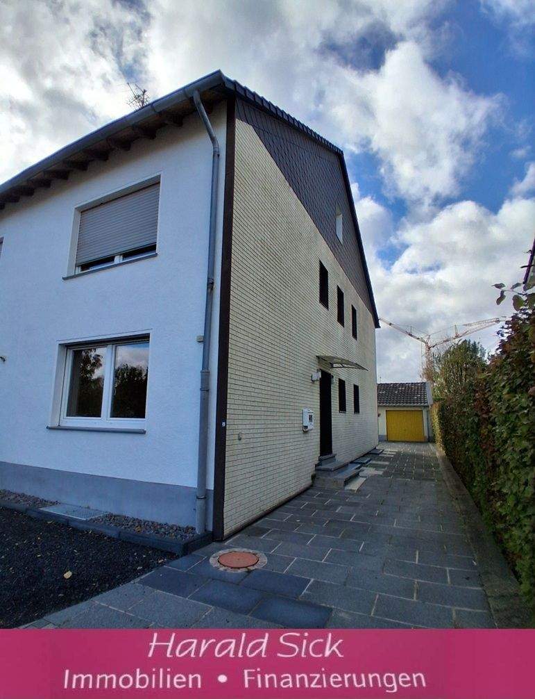 Thumbnail-Einseitig angebautes, bezugsfreies Einfamilienhaus mit 2 Garagen und großem Garten mit Rundumsonne!