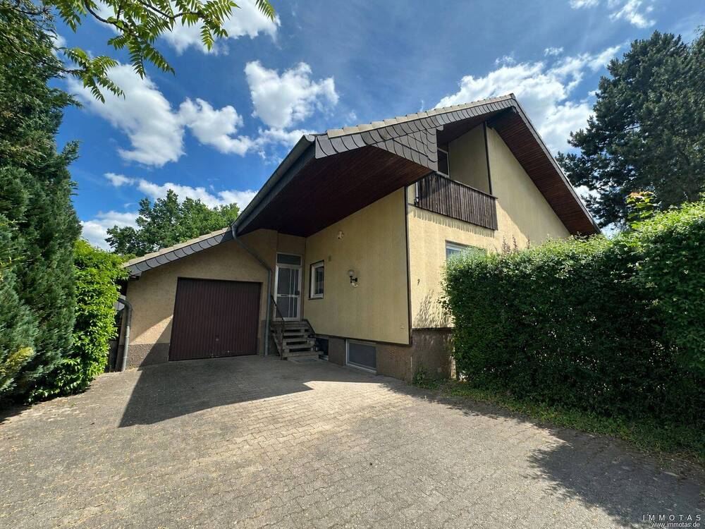 Thumbnail-Großzügiges Einfamilienhaus mit Wintergarten, Loggia und großem Garten in ruhiger Lage - unbewohnt