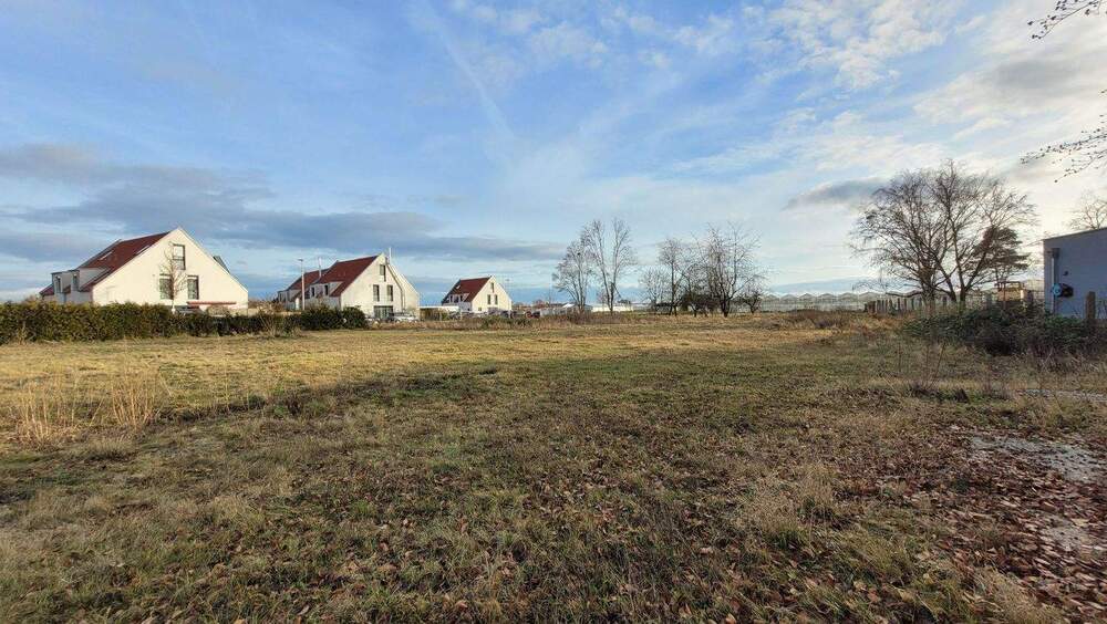 Thumbnail-Grundstück mit Baugenehmigung für Doppelhaushälfte in Nürnberg-Höfles