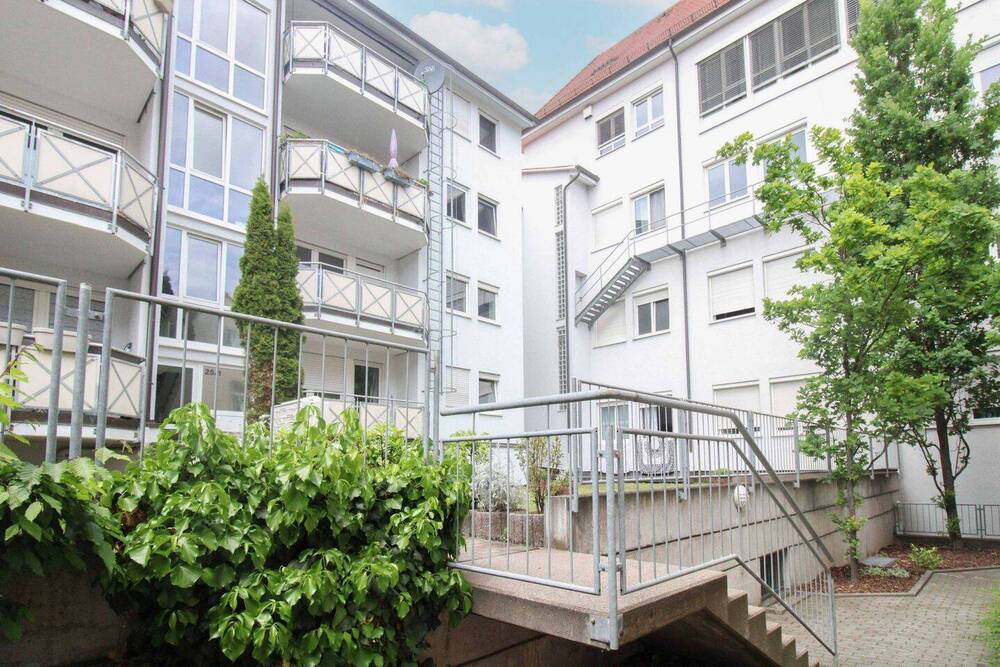 Thumbnail-Sofort bezugsfrei und zentral: Gepflegte 2-Zimmer-Wohnung mit Balkon,Aufzug und TG-Stellplatz