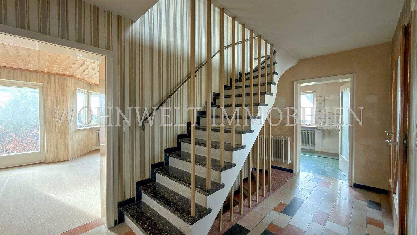 Thumbnail-Renovierungsbedürftiges Ein-Zweifamilienhaus in solider Bauqualität