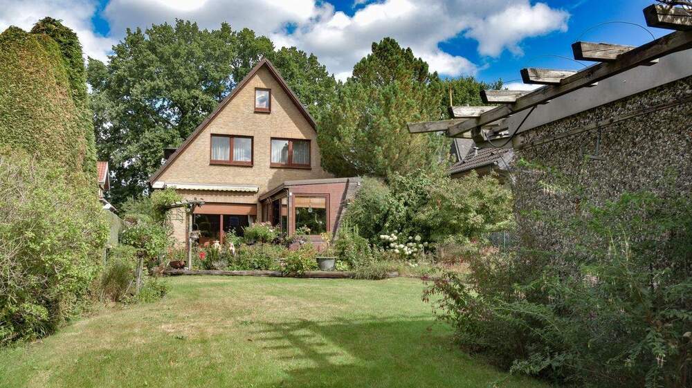 Thumbnail-Einfamilienhaus mit Einliegerwohnung in ruhiger und familienfreundlicher Lage von Bramfeld.