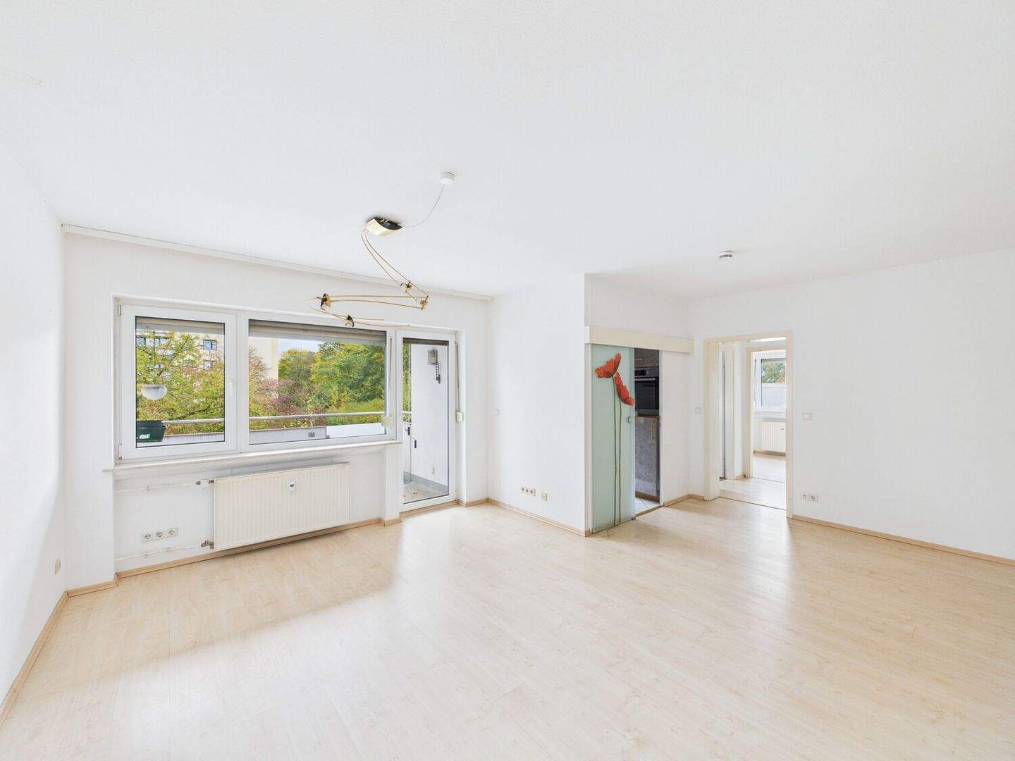 Thumbnail-Gepflegte 3-Zimmer-Wohnung mit Balkon und Tiefgaragenstellplatz in Wiesbaden-Nordenstadt !