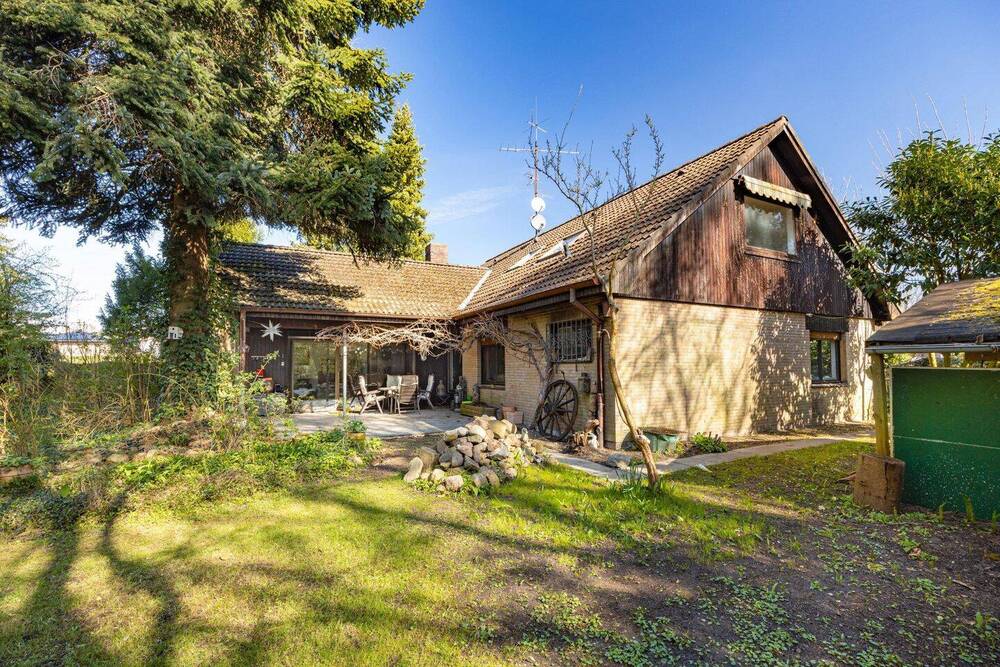 Thumbnail-Einfamilienhaus mit Entwicklungspotenzial auf weitläufigem Grundstück in begehrter Lage