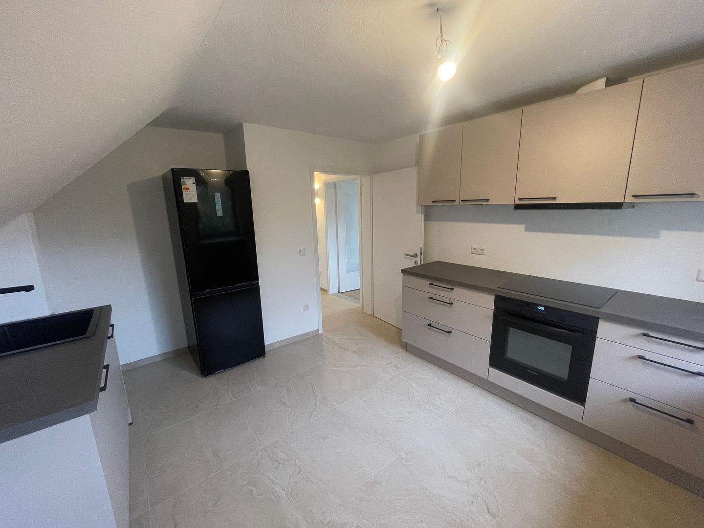 Thumbnail-Hochwertig renovierte 2,5-Zimmer-Wohnung mit großer Loggia, Einbauküche und Toplage in Ispringen