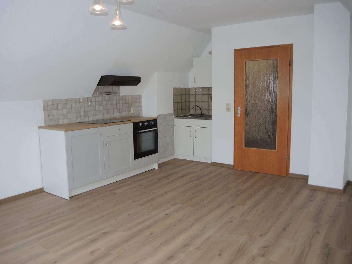 Thumbnail-Renovierte 2-Zimmer Dachgeschoss Wohnung, kleine Küchenzeile, ca. 50 m², Bad Brückenau-Römerhag