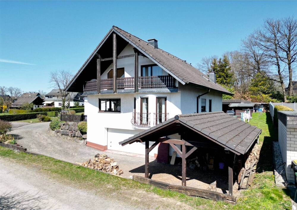 Thumbnail-Charmantes Einfamilienhaus mit Garten, Doppelgarage und großem Carport – gepflegt, ruhig und alltagstauglich