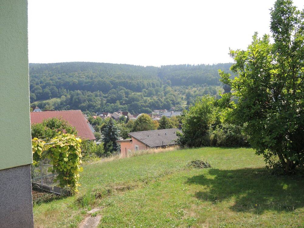 Thumbnail-Einfamilienhaus mit Einliegerwohnung und Garten, Garage und Carport