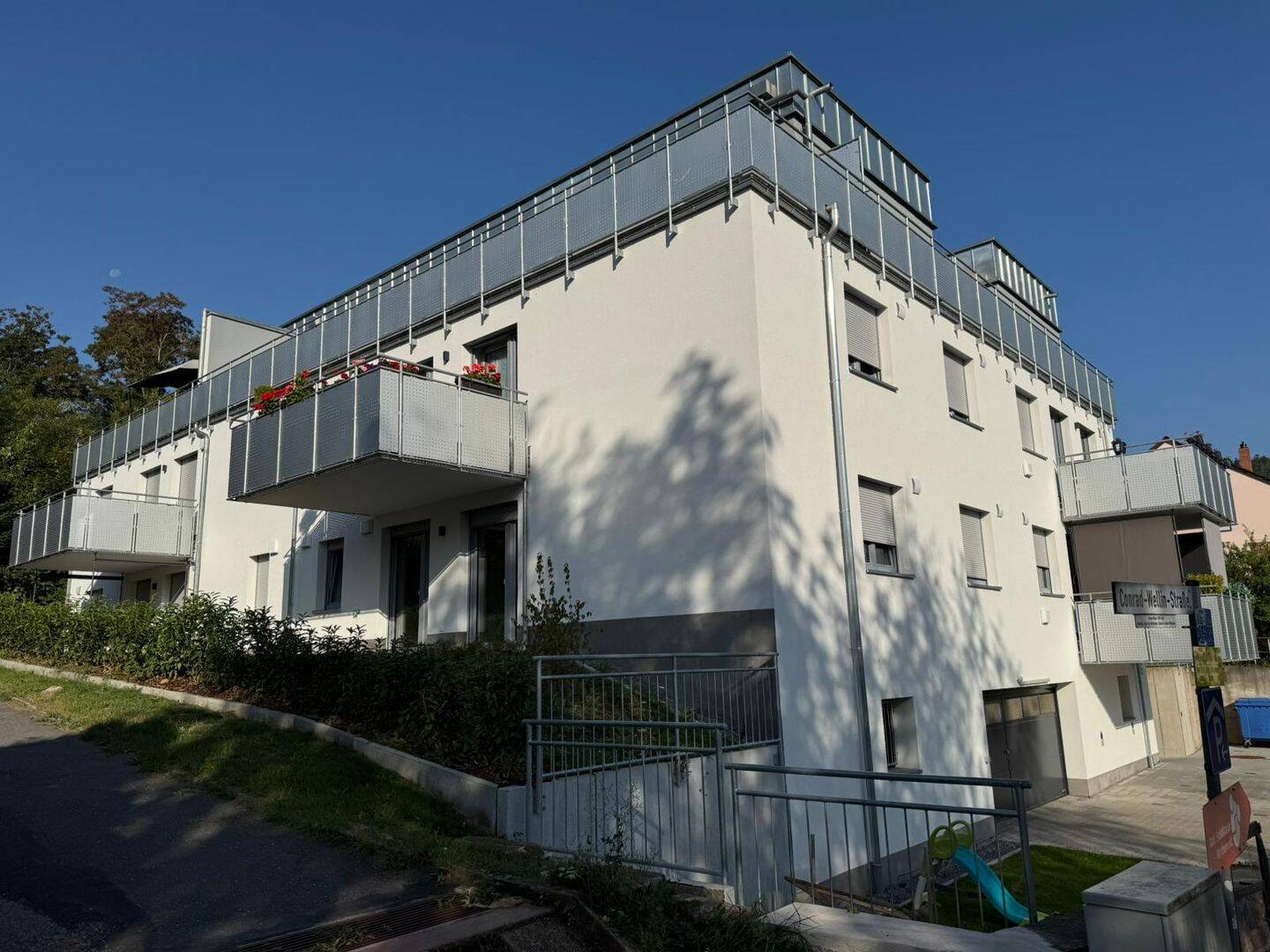 Außenansicht seitlich Haus