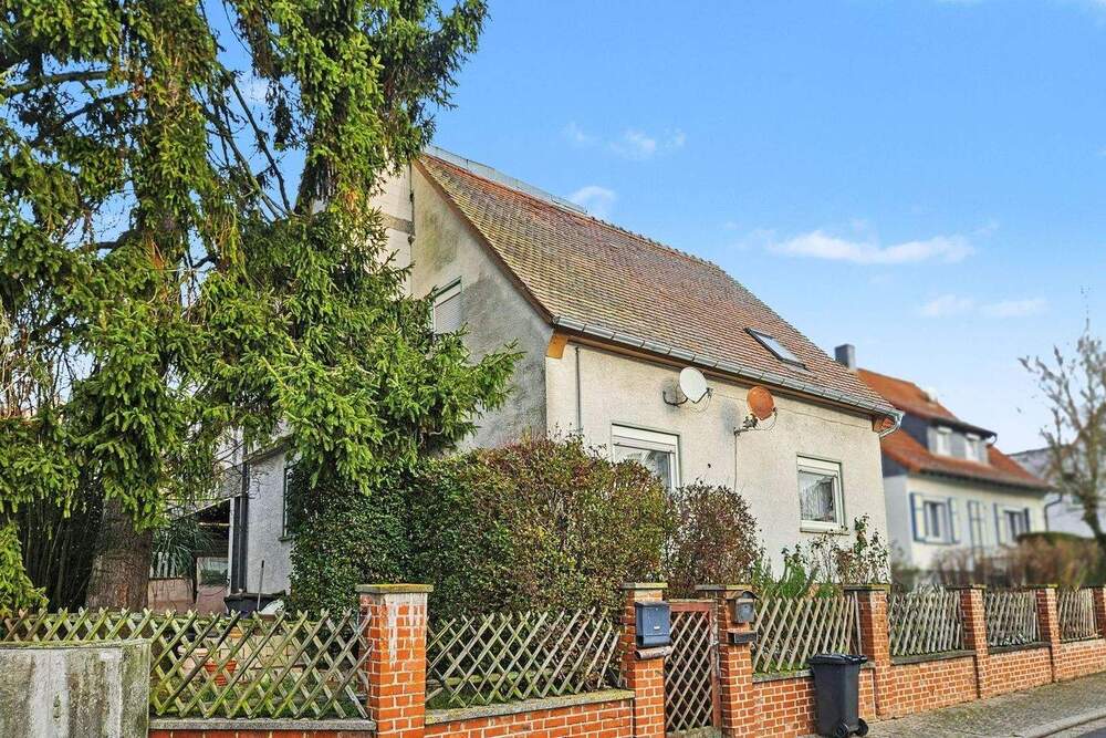 Thumbnail-Kleiner Preis für große Träume - renovierungsbedürftige Maisonettewohnung