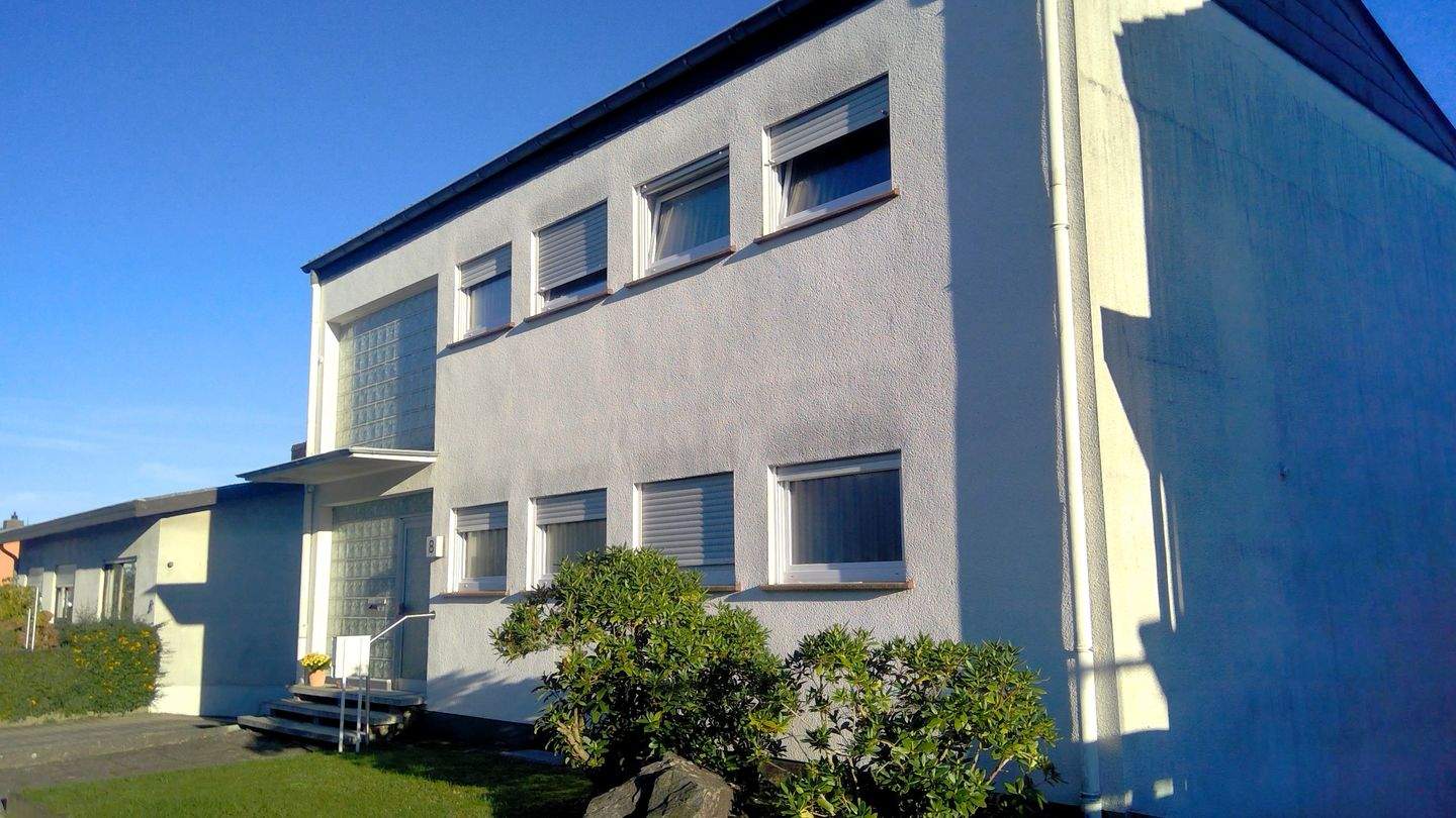 Thumbnail-gepflegte Wohnung mit Einbauküche, Balkon, Garage, Garten