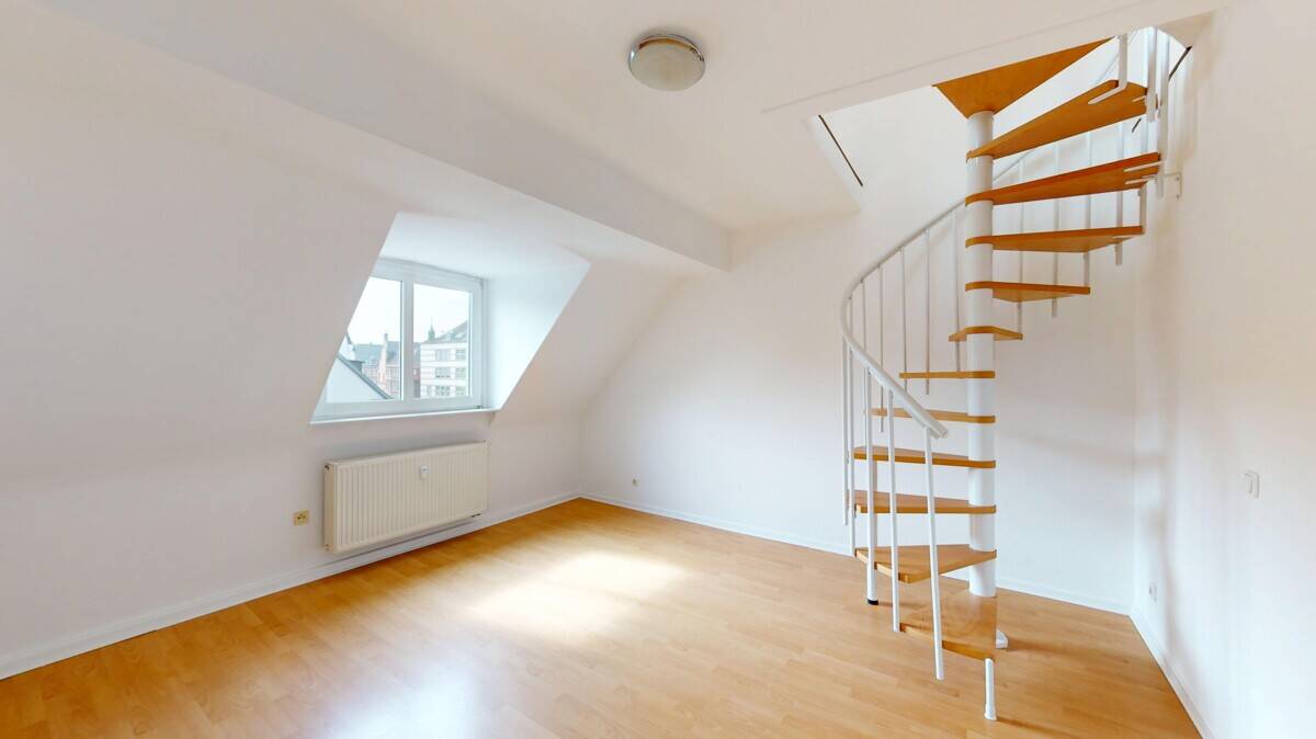 Thumbnail-ALTSTADT-JUWEL NAHE DES BURGPLATZES: HELLE MAISONETTE ÜBER DEN DÄCHERN DÜSSELDORFS