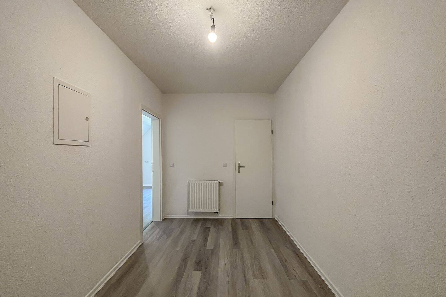 Thumbnail-2,5-Zimmer - zentrale Lage - frisch renoviert