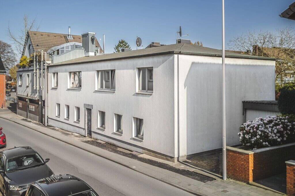 Thumbnail-Vermietetes 4-Parteienhaus mit Garten und Garage