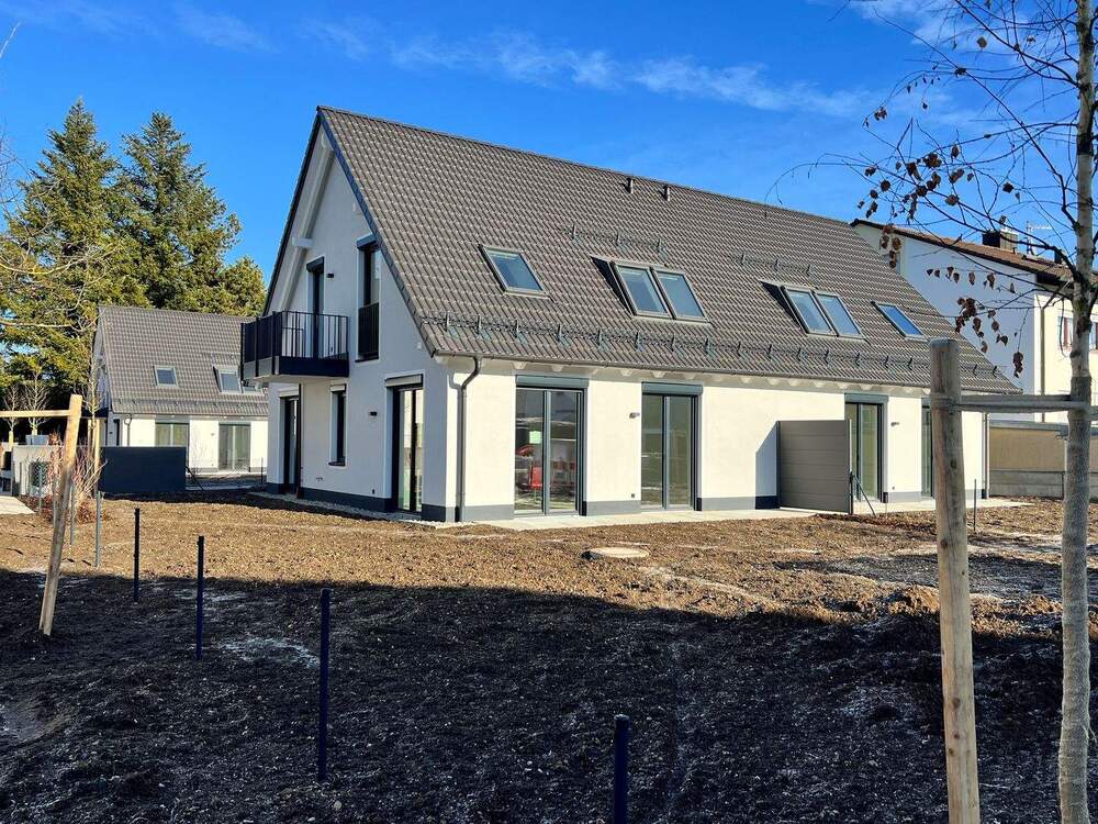 Thumbnail-Moderne KfW-40-Doppelhaushälfte mit großem Souterrain-Bereich und sonnigem Garten