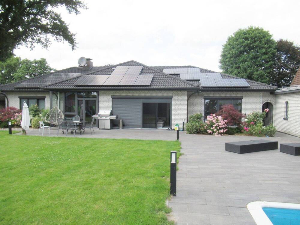 Thumbnail-Stuhr energetisch sanierter Walmdachbungalow m. großen Garten und gr. Pool