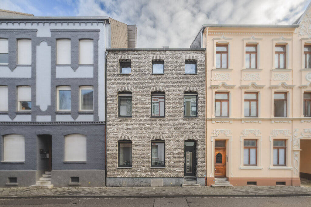 Thumbnail-Zentral aber dennoch ruhig gelegenes Mehrgenerationenhaus mit Garten