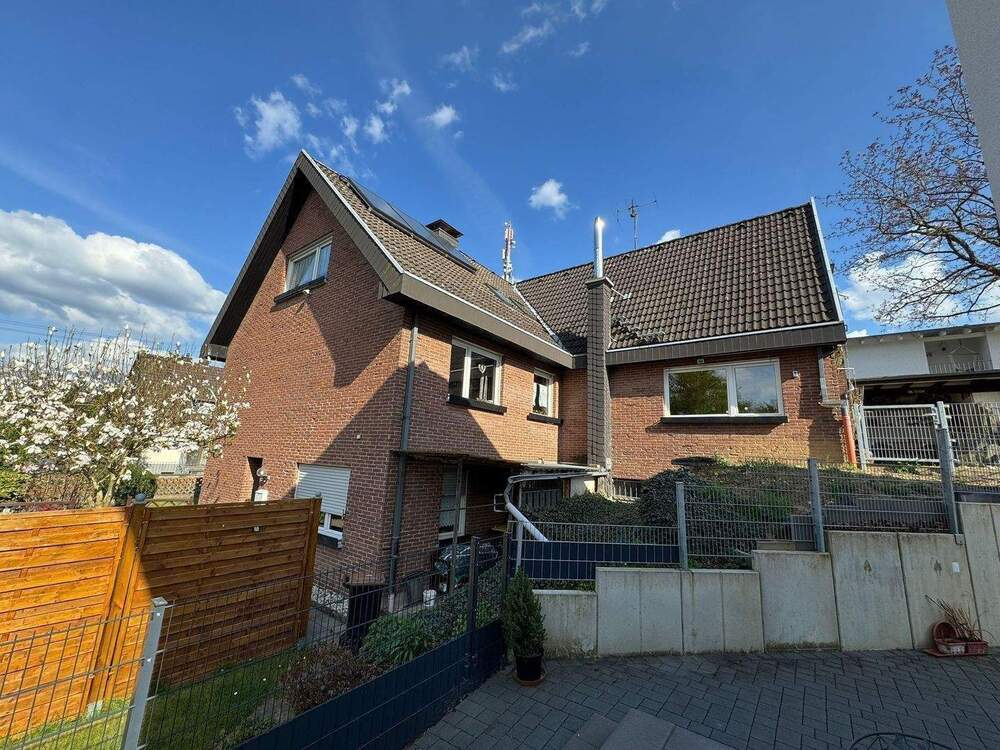 Thumbnail-Einfamilienhaus mit Einliegerwohnung in beliebter Wohnlage von Königswinter-Oberpleis