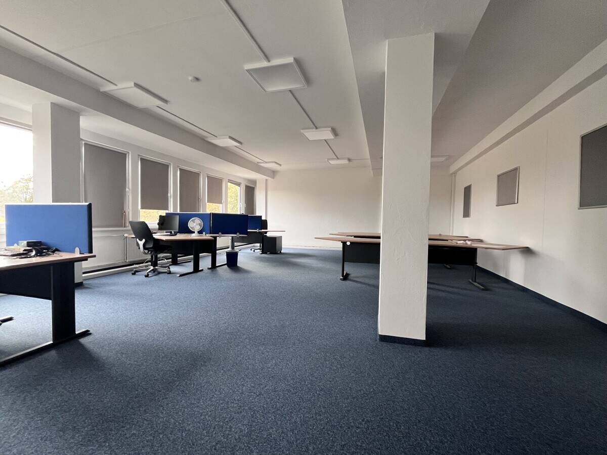 Thumbnail-große Bürofläche in belebtem Gewerbekomplex zu vermieten