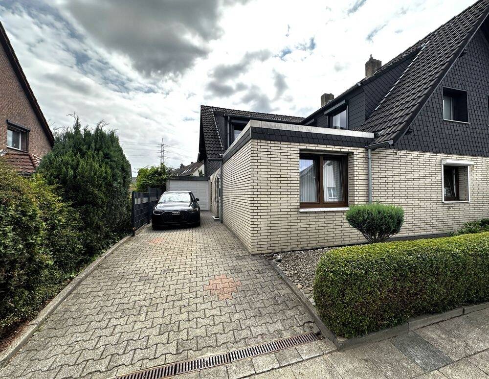 Thumbnail-Doppelhaushälfte mit großem Garten und Garage in Essen-Karnap!