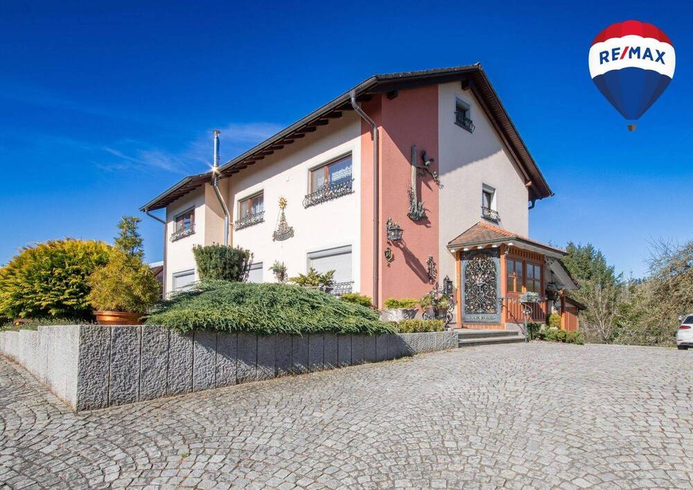 Thumbnail-Traumhaft gelegenes Zweifamilienhaus mit tollem Garten und Pool in Berwangen