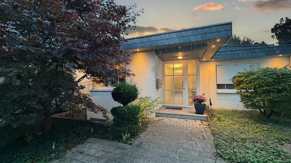 Thumbnail-Traumhafter Bungalow mit Garten und vermieteter Doppelhaushälfte in Duisburg-Vierlinden!