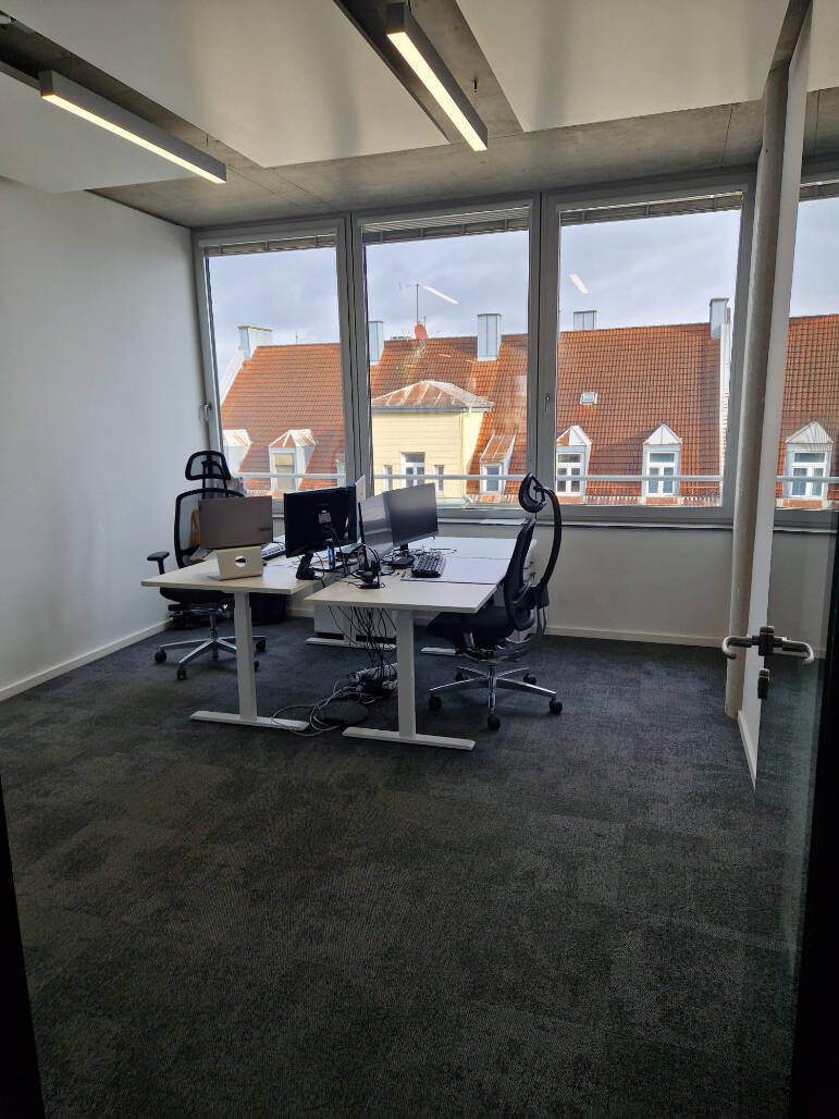 Thumbnail-Moderner Schreibtischplatz in München - sofort verfügbar, Dachterrasse