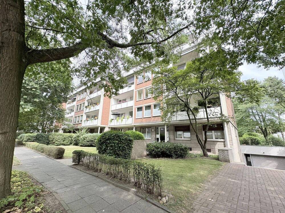 Thumbnail-Krefeld-Bismarckviertel: Vierzimmerwohnung mit zwei Loggien und zwei Tiefgaragenstellplätzen