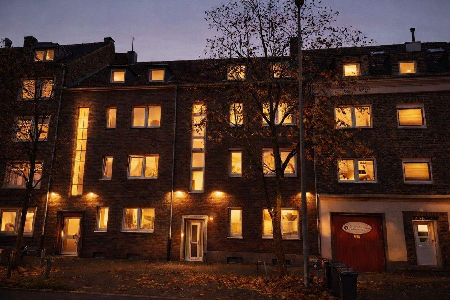 Thumbnail-NEUSS-FURTH: VOLLVERMIETETES 4 FAMILIENHAUS IN ZENTRALER LAGE