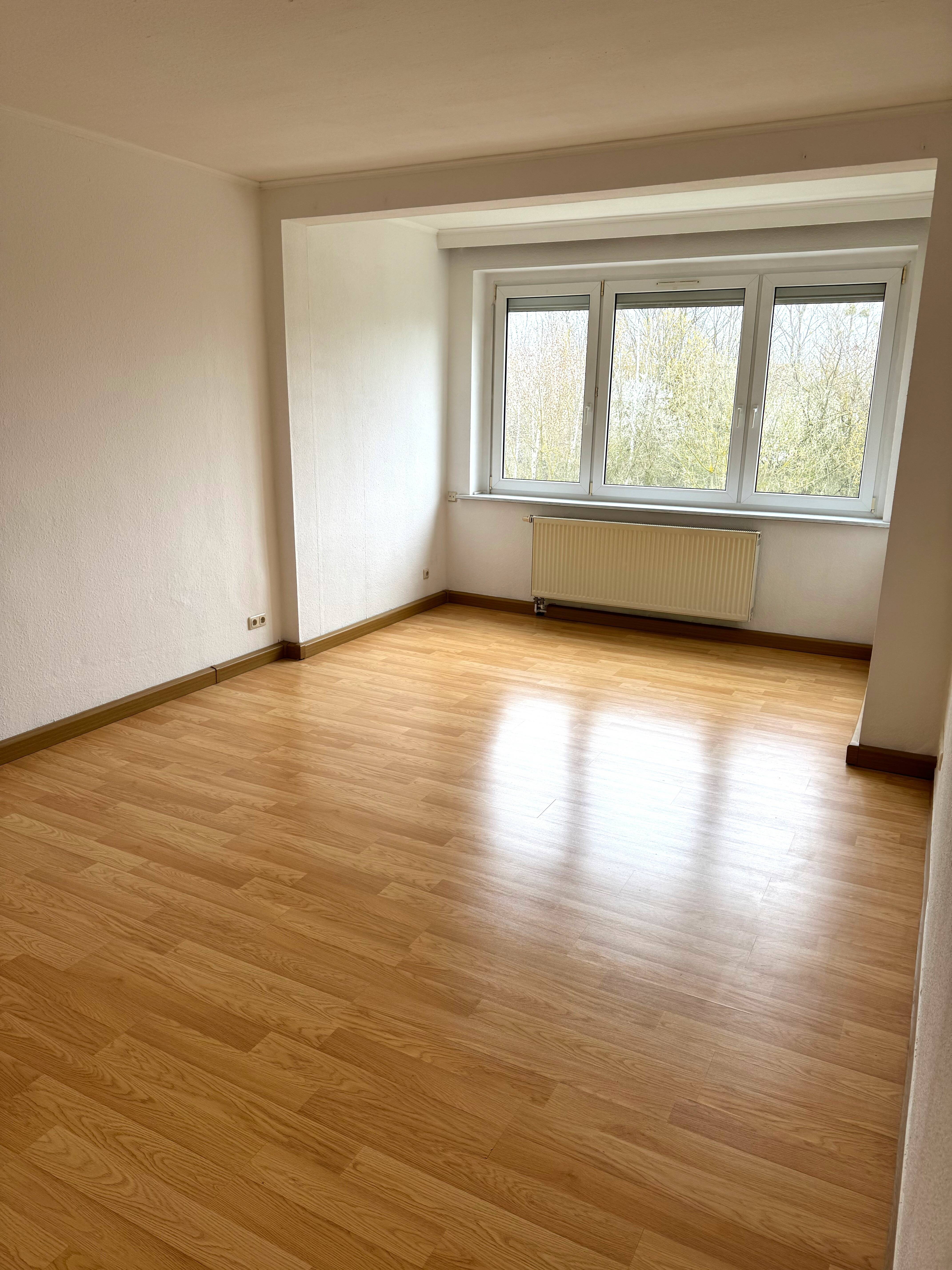 Thumbnail-3 Zimmer Wohnung im 1. OG mit ca. 86qm - NEUE Küche - frei ab 01.01.2026