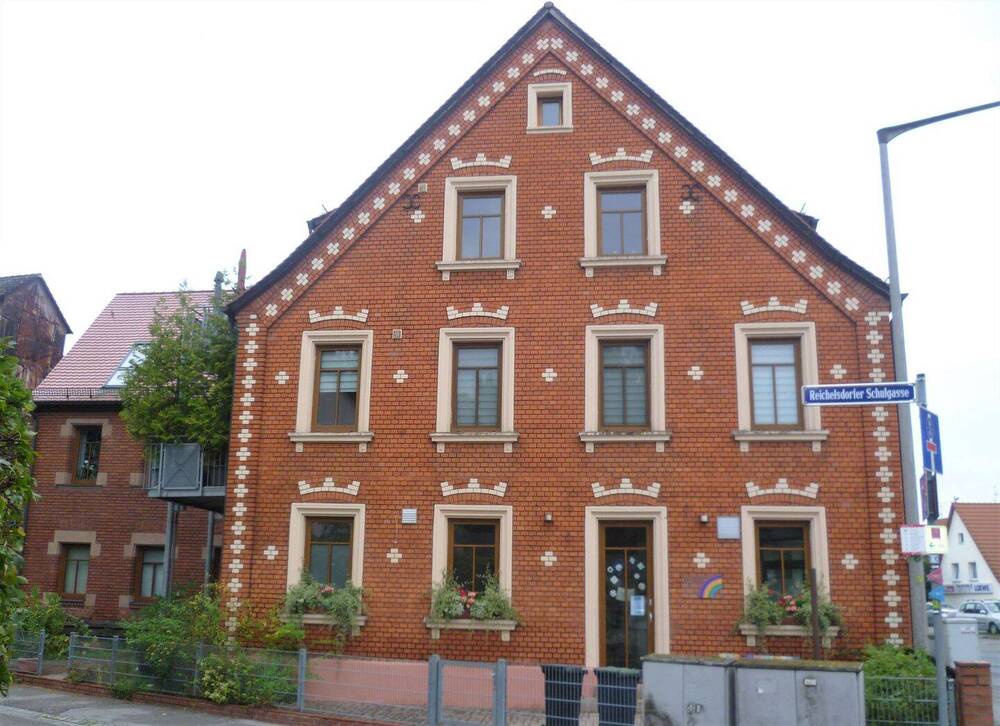 Thumbnail-Großzügige 4-Zimmer-Wohnung in Nürnberger Gründerzeithaus - Holzbalkendecken, Balkon, Carport