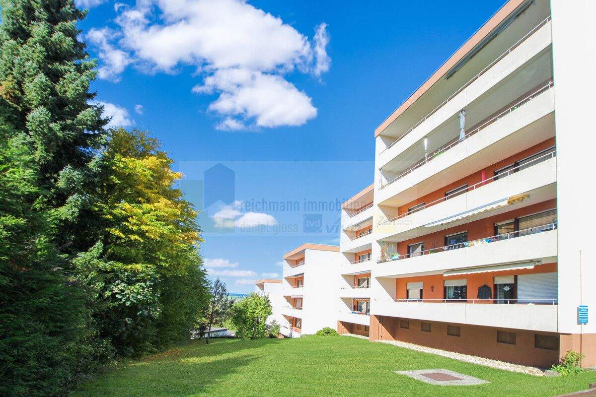 Thumbnail-Großzügig, ruhig, aussichtsreich - 3-Zimmer-Wohnung mit Aufzug und herrlicher Fernsicht in Brigachtal-Kirchdorf!