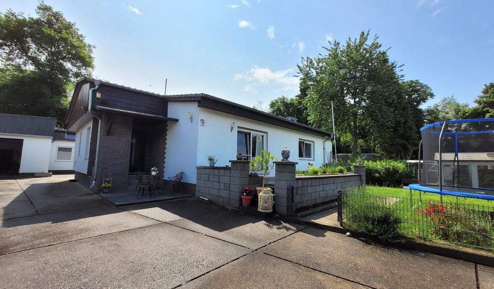 Thumbnail-Saniertes Bungalow mit Nebengebäude - Wohnen in idyllischer Nähe zur Lahn!