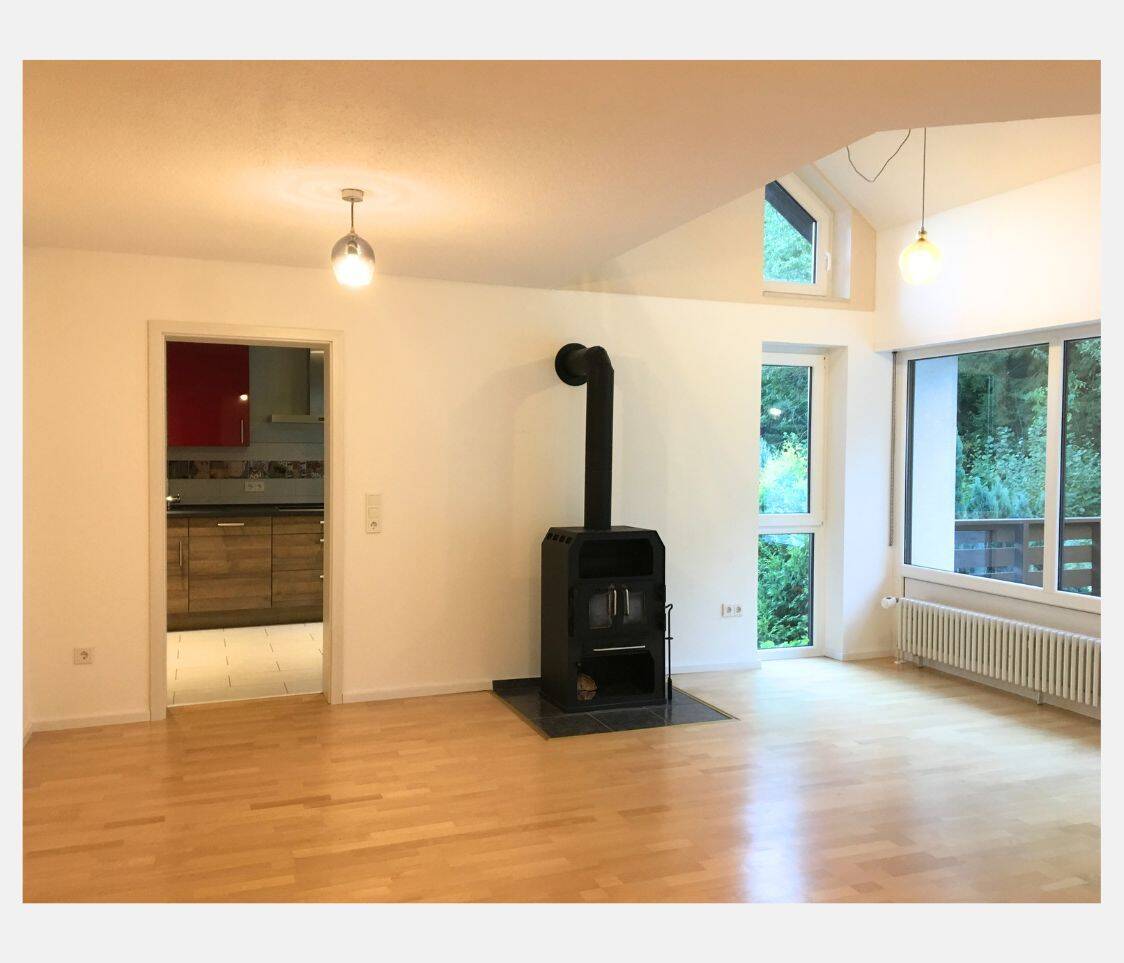 Thumbnail-SB. St. Arnual - Sehr schöne, helle 4,5 ZKB-Maisonette-Wohnung mit Balkon am Waldrand