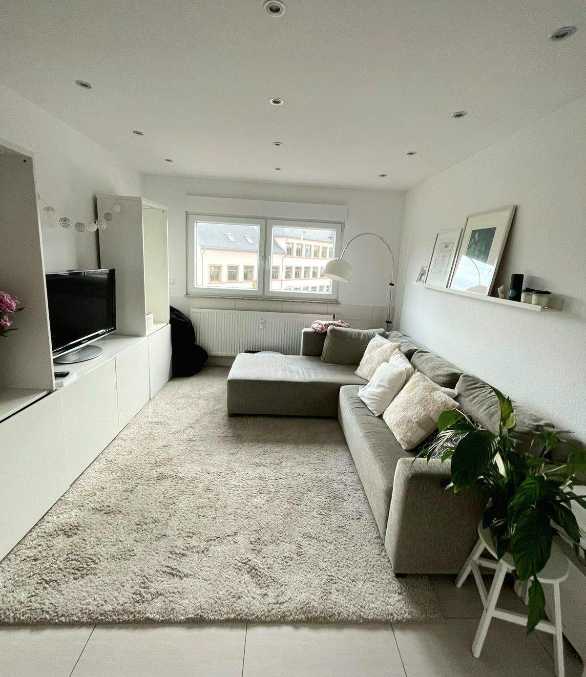 Thumbnail-Schöne, sanierte und lichtdurchflutete drei Zimmerwohnung, zentral in Gießen*