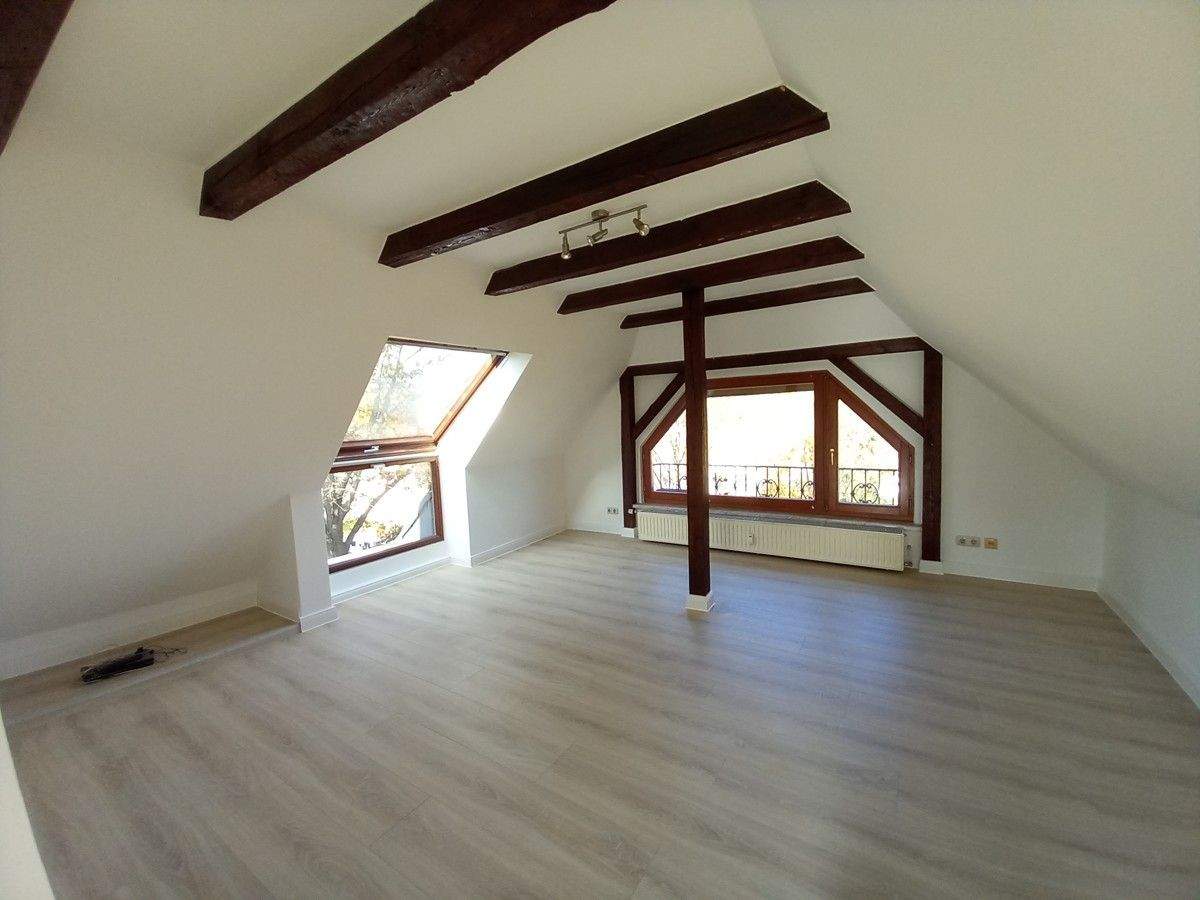 Thumbnail-3-Zimmer Dachgeschosswohnung mit Charme in der Waldstr., nahe Sahnpark,