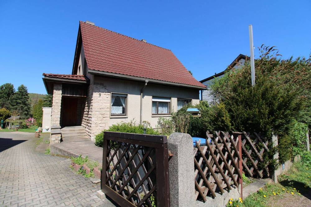 Thumbnail-Handwerker aufgepasst - Einfamilienhaus mit Potenzial in Friedrichroda sucht neuen Eigentümer