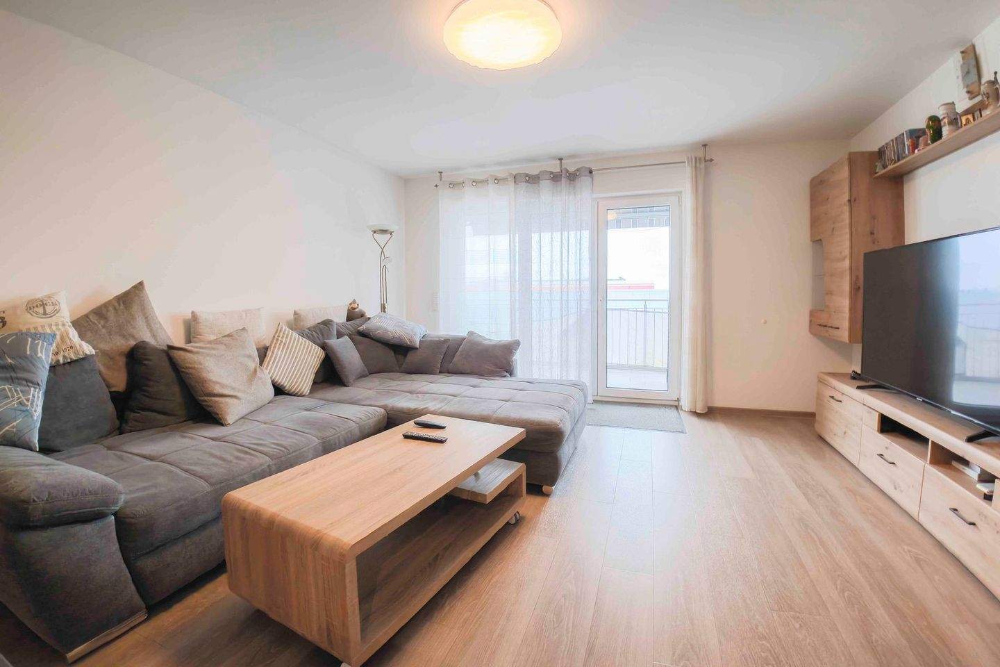 Thumbnail-Neuwertige barrierefreie 3-Zimmer-Wohnung mit Balkon und 2 Stellplätzen in Freystadt