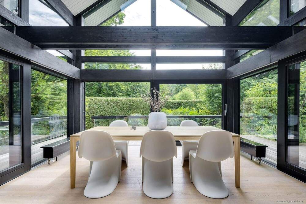 Thumbnail-Berg: Architektur trifft Natur - Sonnenverwöhntes Designhaus auf liebevoll angelegtem Parkgrundstück