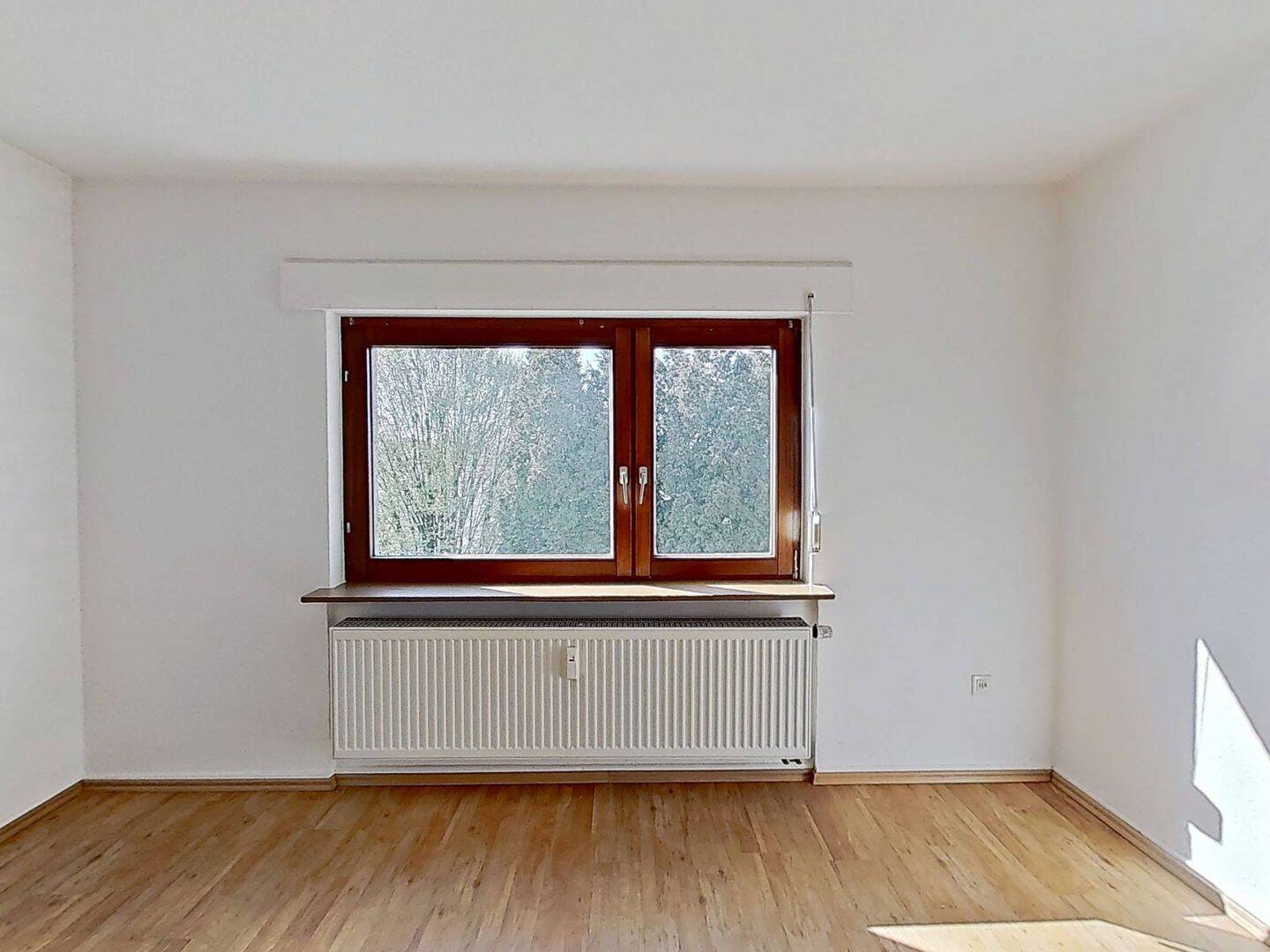Thumbnail-Schöne 2-Zi.-Dachgeschosswohnung mit Tageslichtbad
