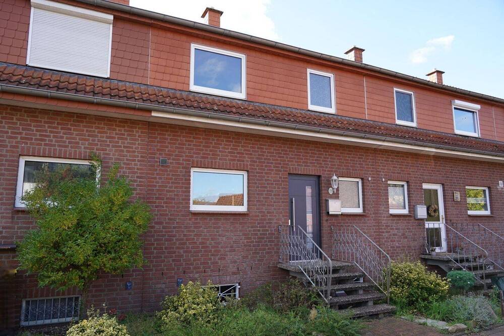Thumbnail-* Attraktive Immobilie mit Garage in Garbsen * - Reihenmittelhaus mit ca. 261 m² Grundstück