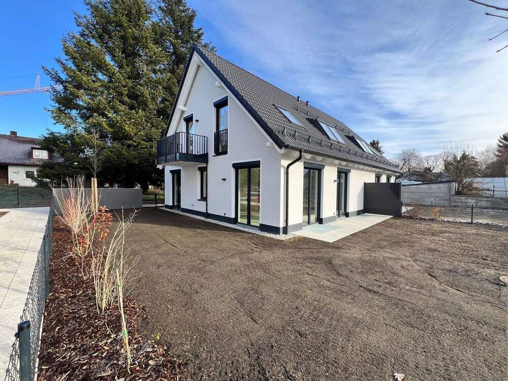 Thumbnail-Sonnige Doppelhaushälfte mit Souterrain-Bereich, Speicher und großem Garten