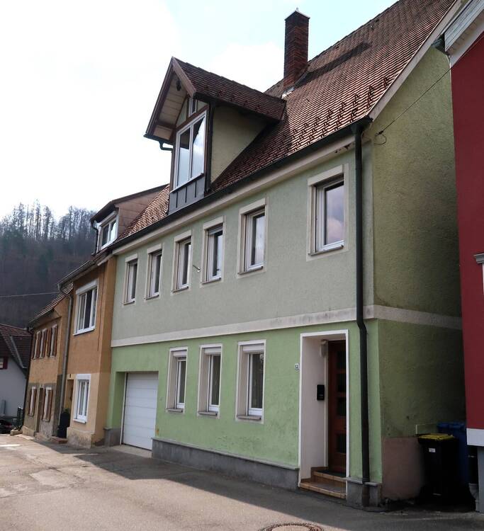 Thumbnail-Einfamilienhaus mit Einliegerwohnung, Garage und Garten