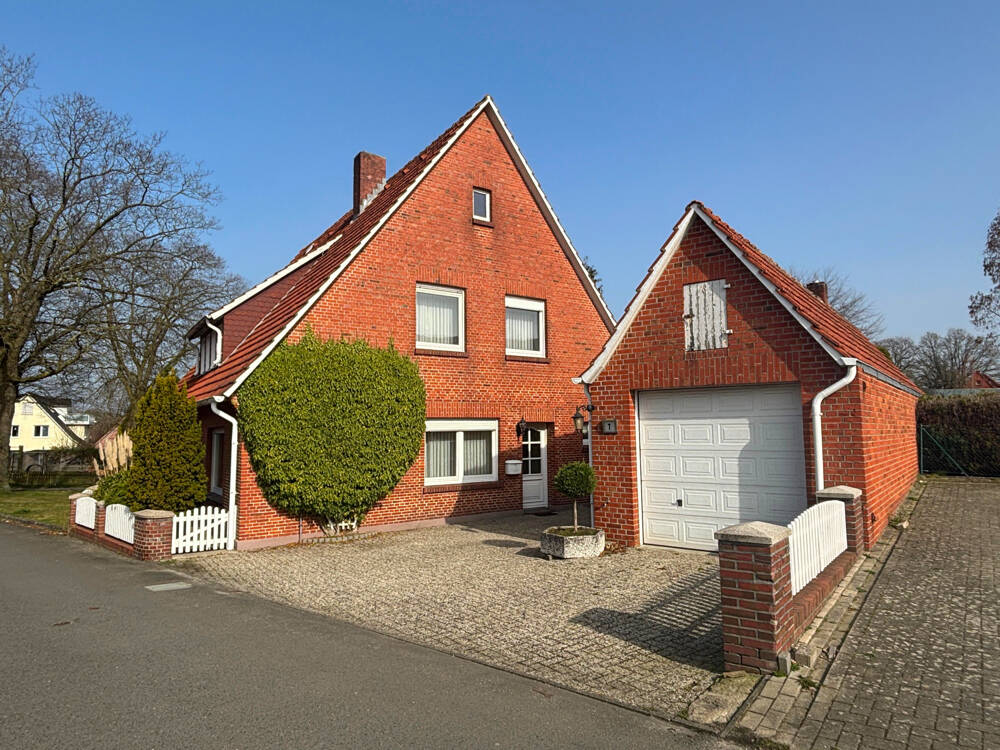 Thumbnail-Zentral in Uelsen - Großzügiges Einfamilienhaus mit Nebengebäuden; ebenerdiges Wohnen möglich