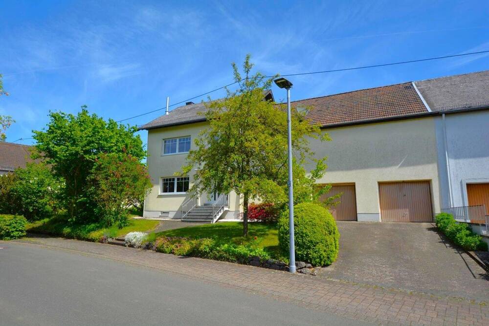 Thumbnail-Ruhig gelegenes Einfamilienhaus mit Terrasse, Garagen und Garten in Hinterweiler