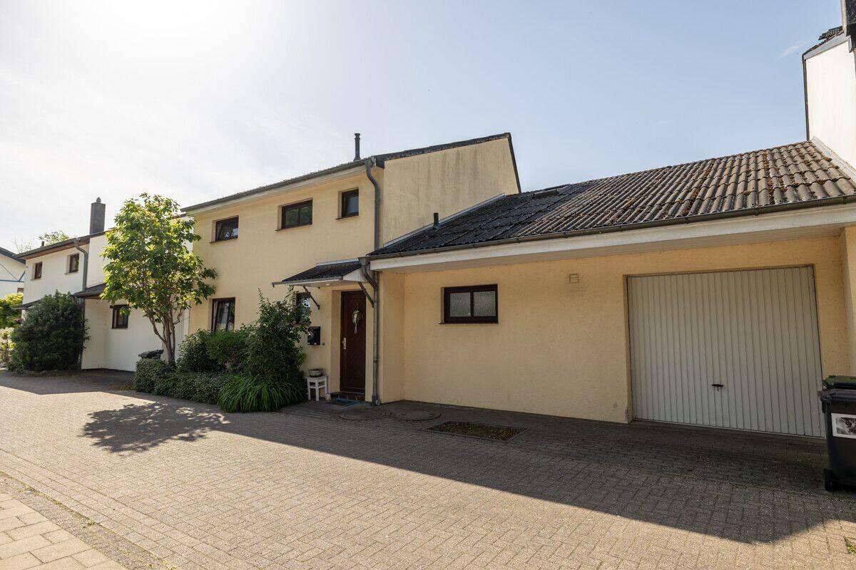 Thumbnail-*** NORDWOLLE - 127 m² - 5 ZIMMER - 2 BÄDER - GARTEN und GARAGE - BALKON mit CHARME ***