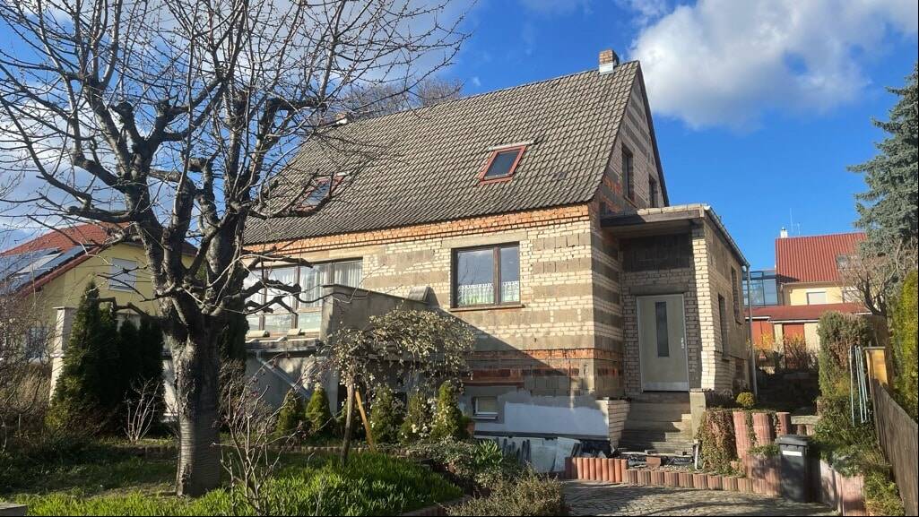 Thumbnail-EFH mit Traumausblick & großem Potenzial