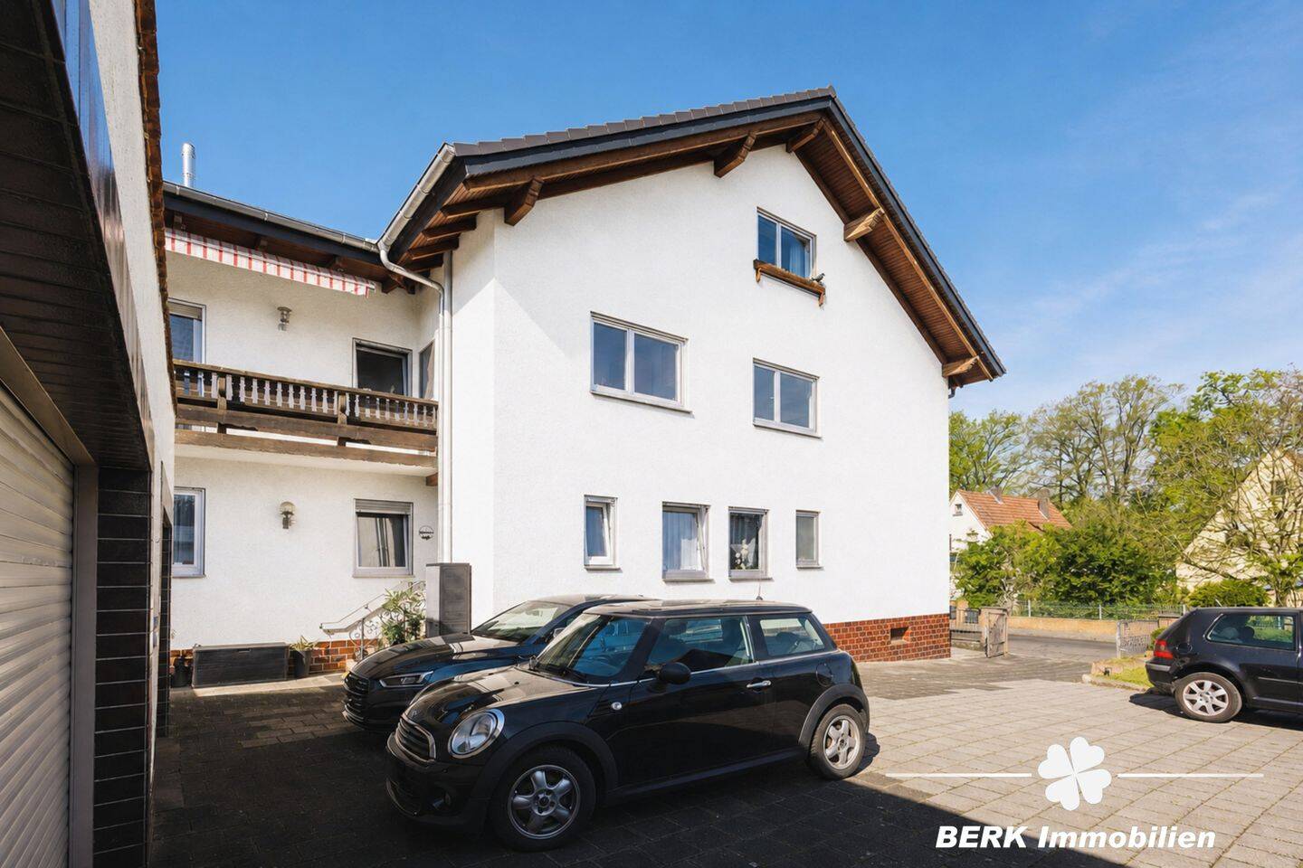 Thumbnail-BERK Immobilien - Gepflegtes 3-Familienhaus mit großem Grundstück und vielseitigen Möglichkeiten