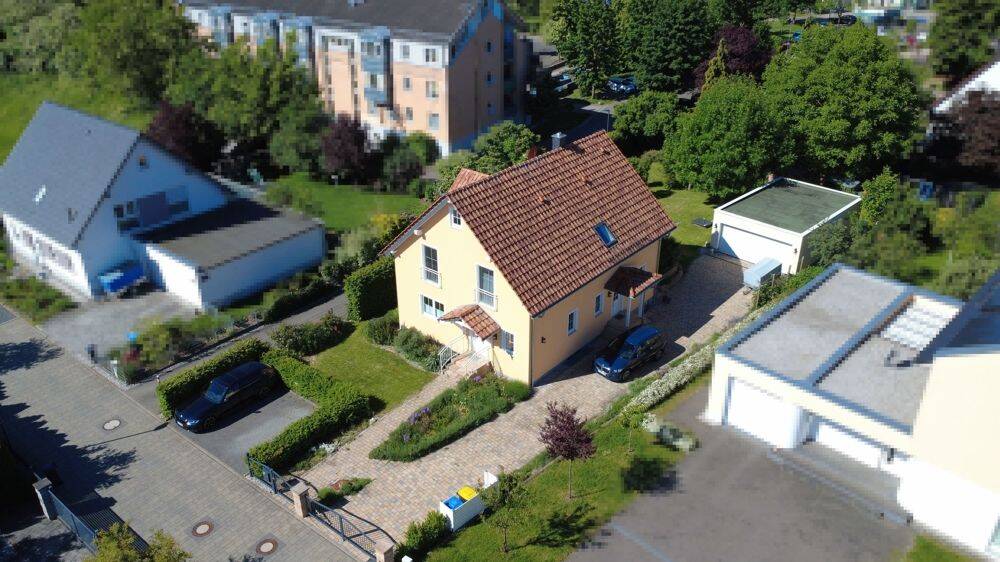 Thumbnail-Wohnen und Arbeiten vereint - hochwertiges Einfamilienhaus mit Praxis und Doppelgarage