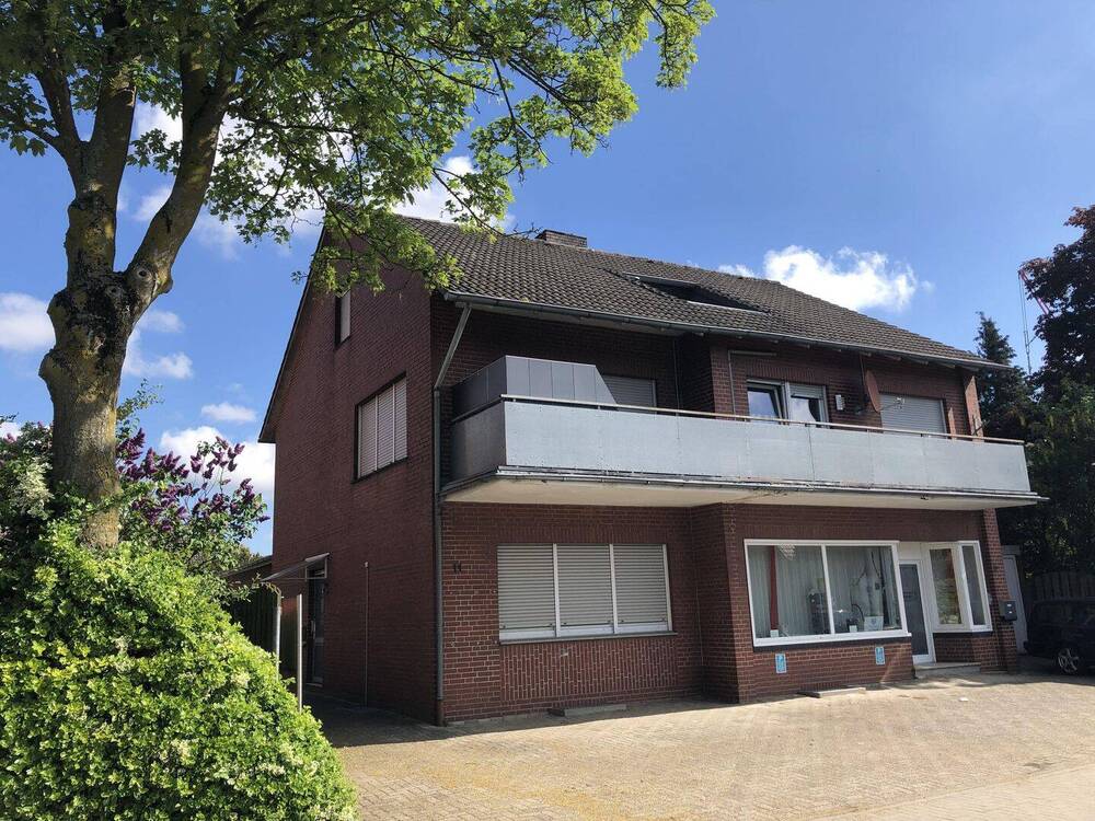 Thumbnail-Großzügige 4 Zimmer-Wohnung ( z.Zt. vermietet ) mit Garage und Stellplatz zum fairen Preis zentral in Hauenhorst!